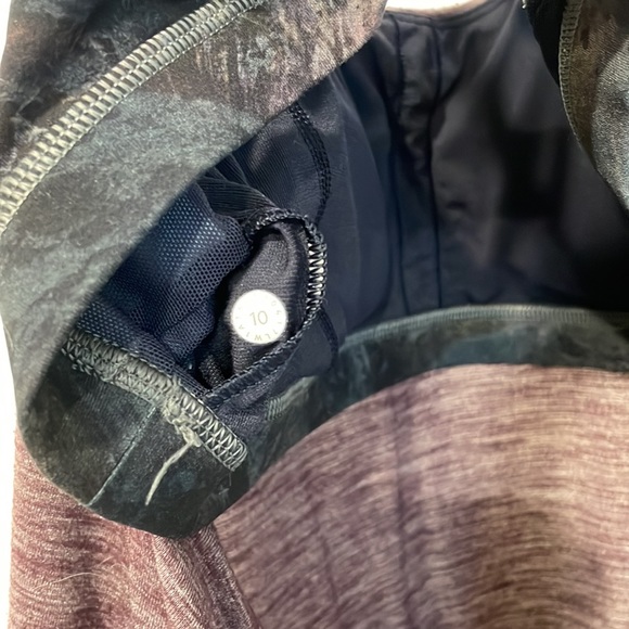 Lululemon Maroon Tank with built in bra Size 10 - Picture 5 of 6